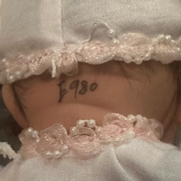 Vintage Paradise Galleries STAMPED porcelain real life- like newborn baby doll - Picture 8 of 10